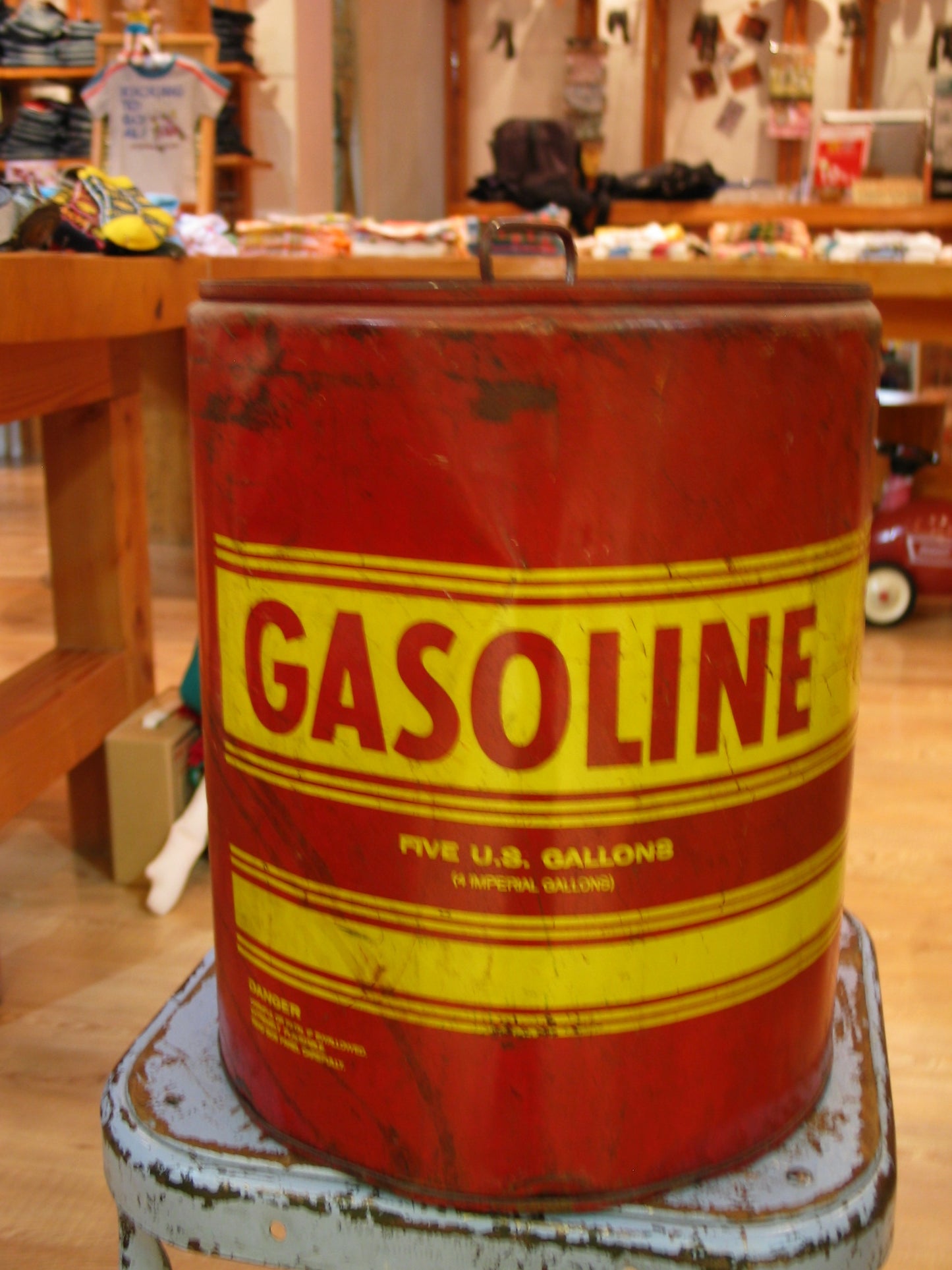 U.S.A. Vintage Stancan 5 Gallon Round Metal Gas Can Display 擺設